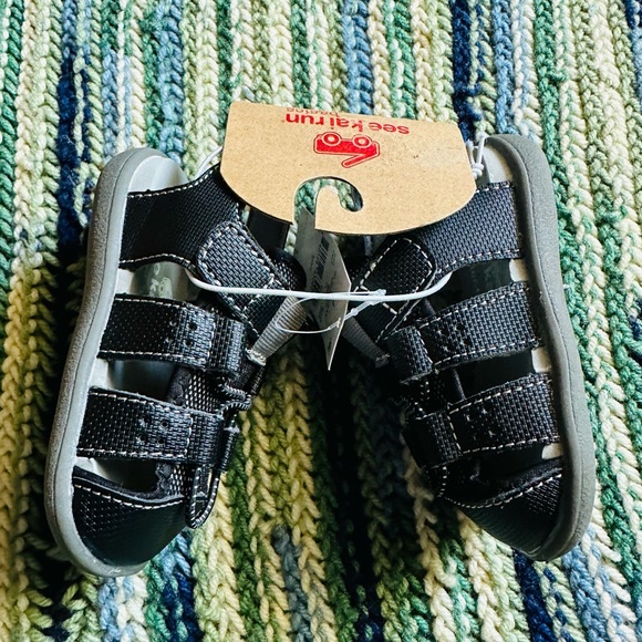 See Kai Run Black Sporty Sandals with Reinforced Stitching - Picture 3 of 6